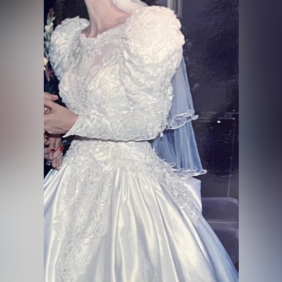 Vintage Wedding Dress worn ounce in 1992 - Picture 5 of 13